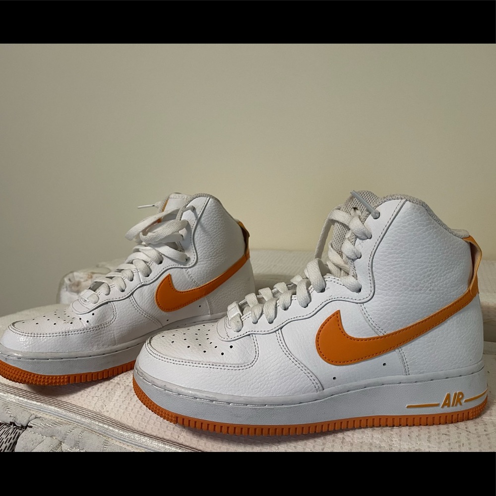 Wmns Air Force 1 High 'Vibrant Orange'
